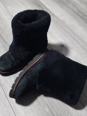 UGG Australia Maylin Black Suede & Sherling Boots W/ Sheepskin Lining Womens 6